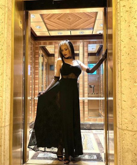 Laura Amuyus model hot pictures