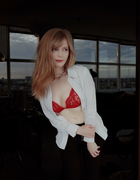 Ella Freya model hot photo