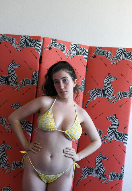 itsmollyyyrose again free model pics