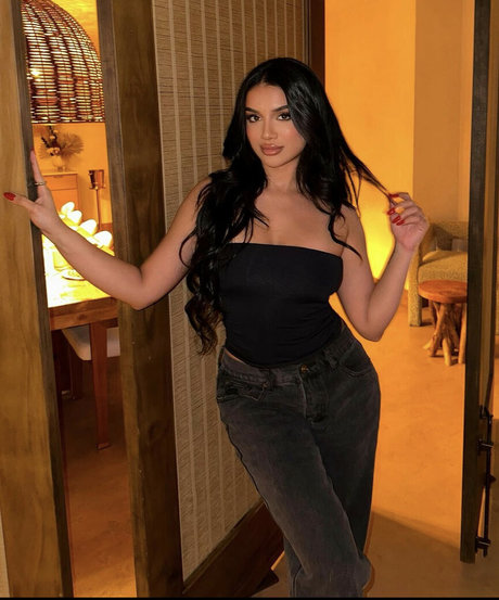 Alishbasheikh model erotic picture