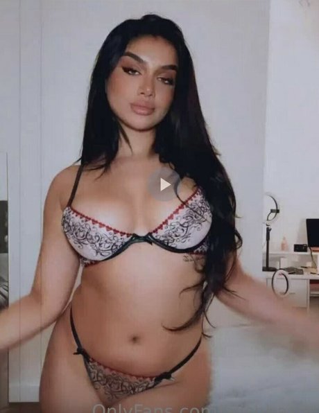 Alishbasheikh star nudes pic