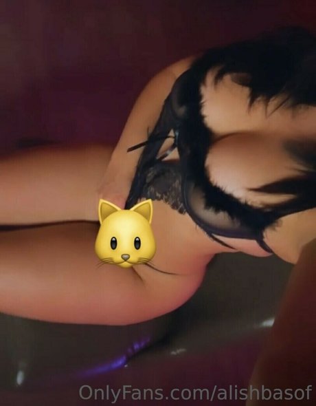 Alishbasheikh art actress image