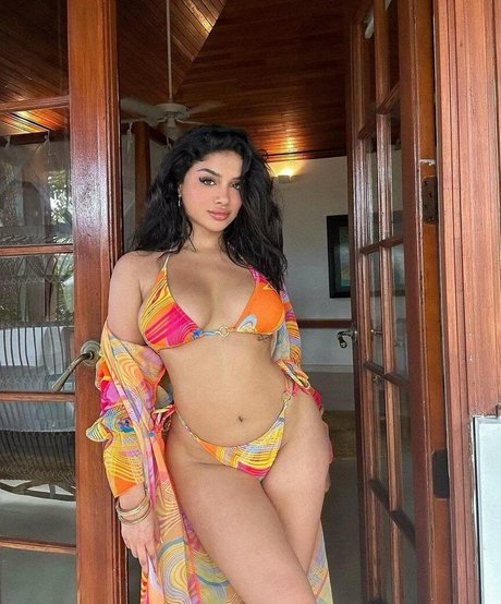 Alishbasheikh actress gallery