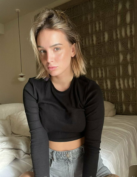 Julia Rommelt art star photos