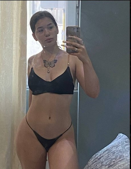 Kristina Durman nude model photos