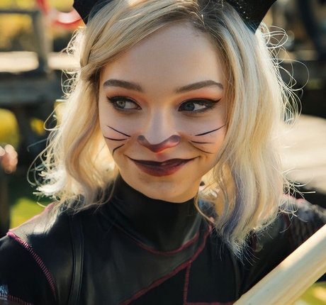 Emma Myers adult model img