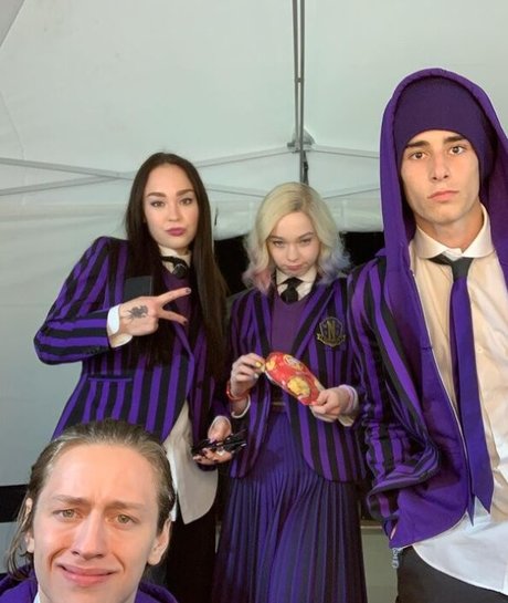 Emma Myers naked star gallery