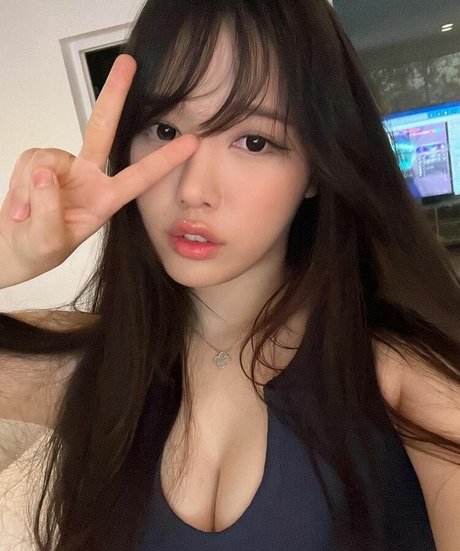 Ploo model beautiful pics