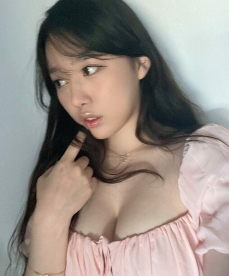 Ploo model exclusive image