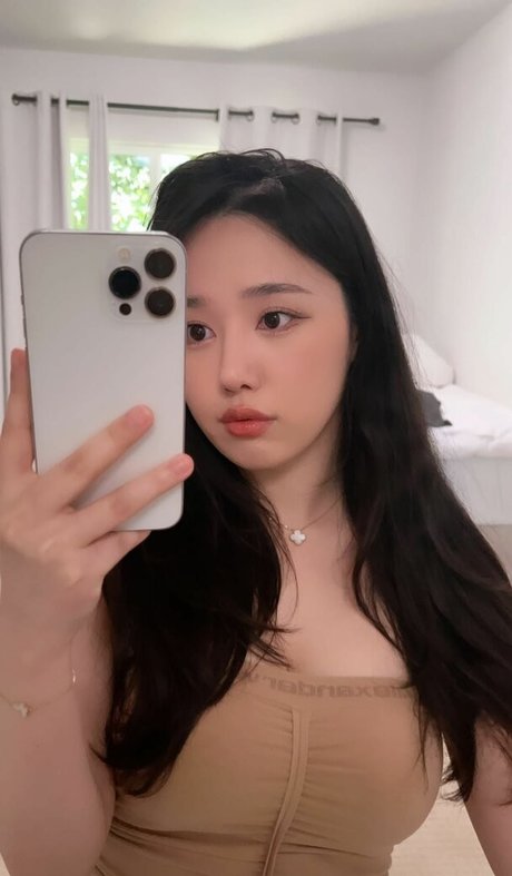 Ploo xxx model picture