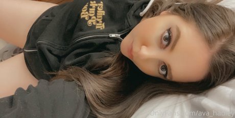 ava hadley exclusive actress pic