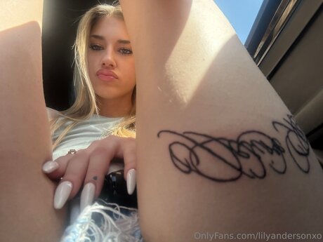 Lilyandersonxo star naked photos