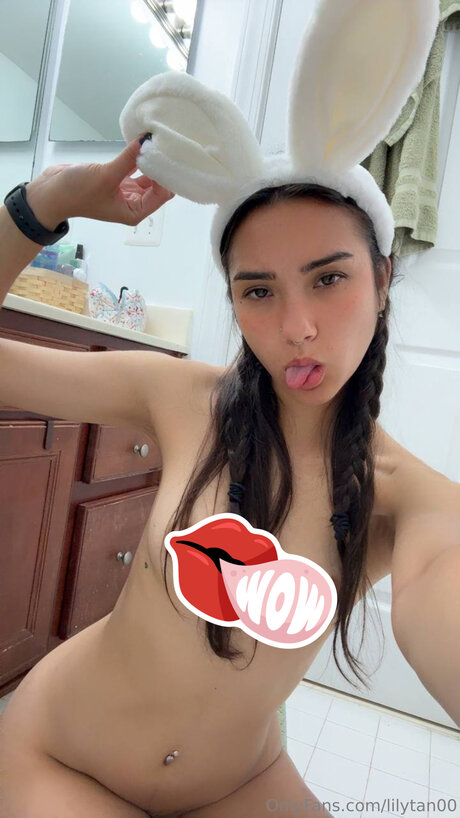 Lilytan00 pretty pornstar pic