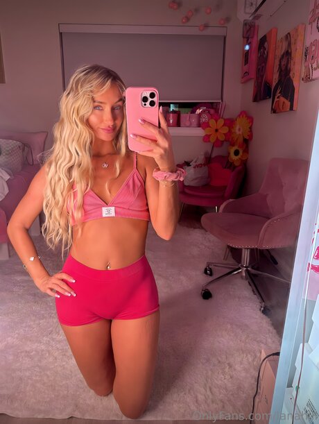 Lanahill erotic actress pic