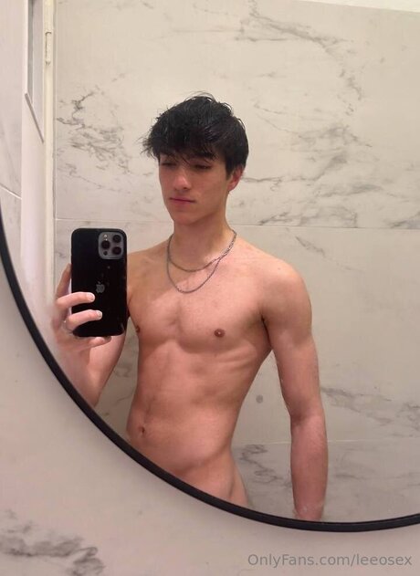 Leeosex pornographic model photos