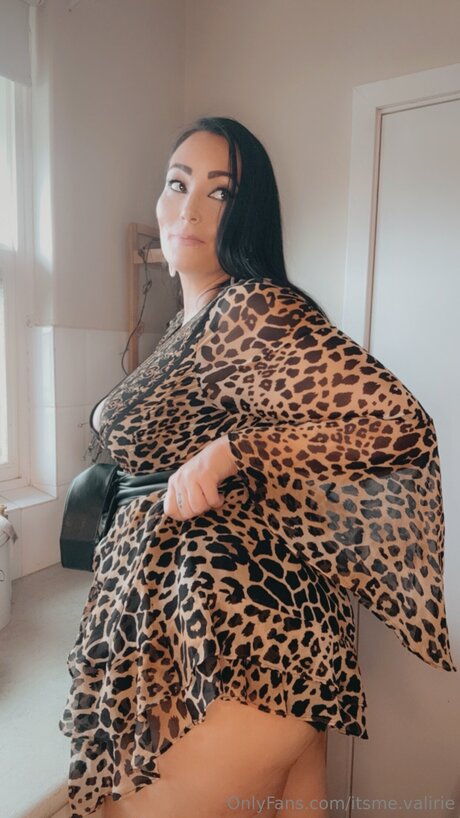 Itsme Valirie model hot galleries