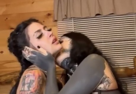 Hawkhatesyou sexy model photo