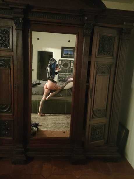 Discordia Suicide model hd gallery