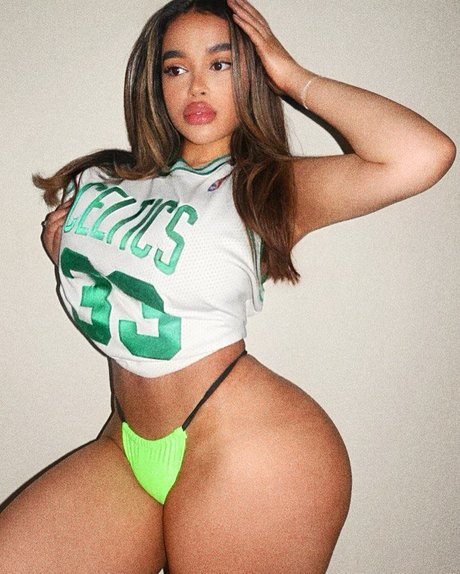 Giselle Lynette model hot img