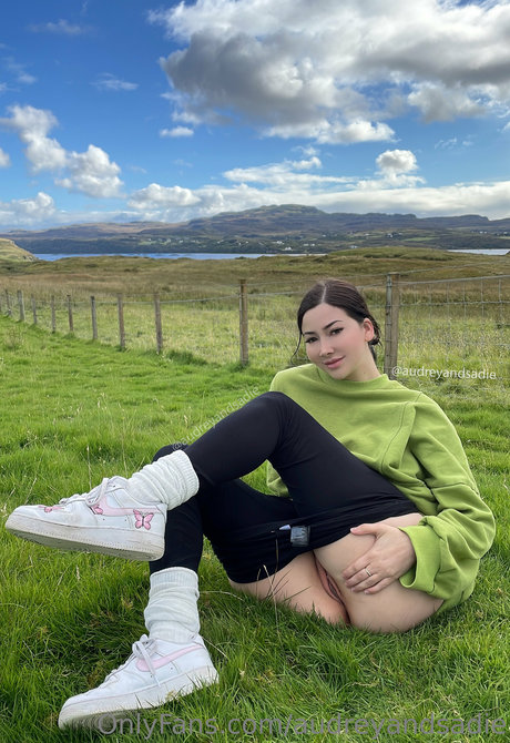 Audrey Sadie pretty model image