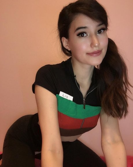 Lia SEXT ME xxx model galleries