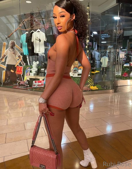 Rubi Rose model sexy img