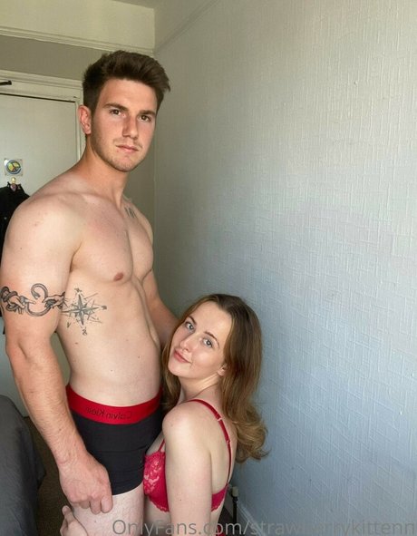 Strawberrykittenn adult model pictures