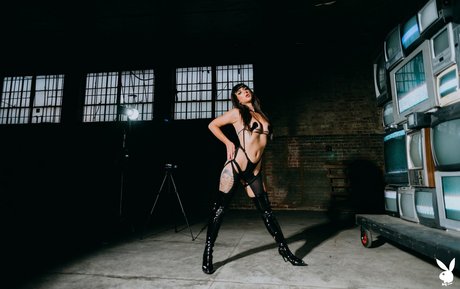 Reed Suicide star hot photo