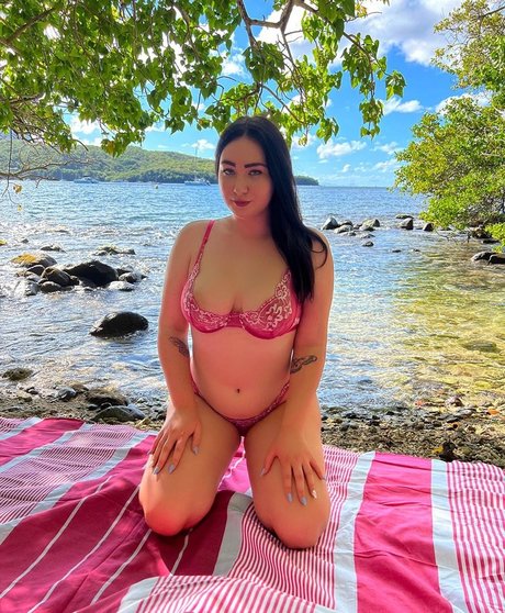 Occoquine hot actress img