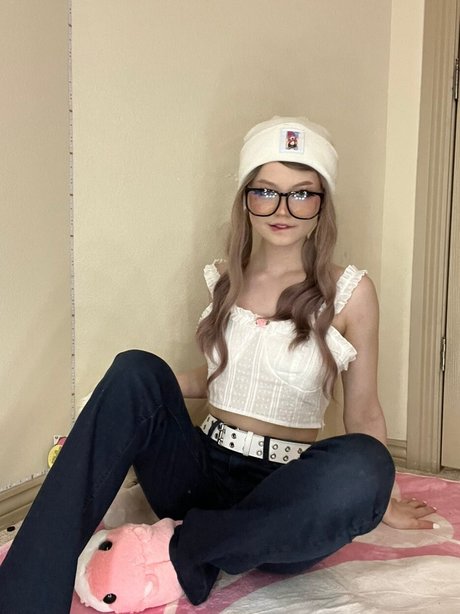 Strawbeariemilkk model sex galleries