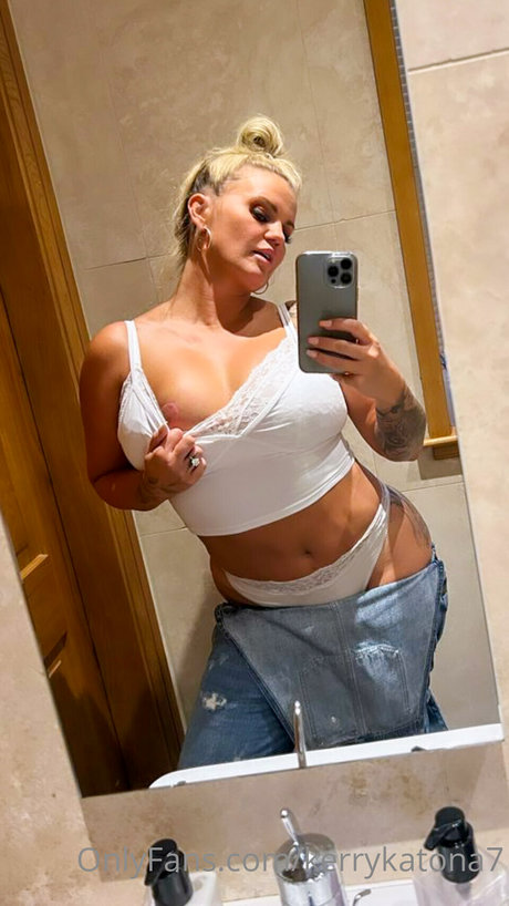 Kerry Katona sexy star images