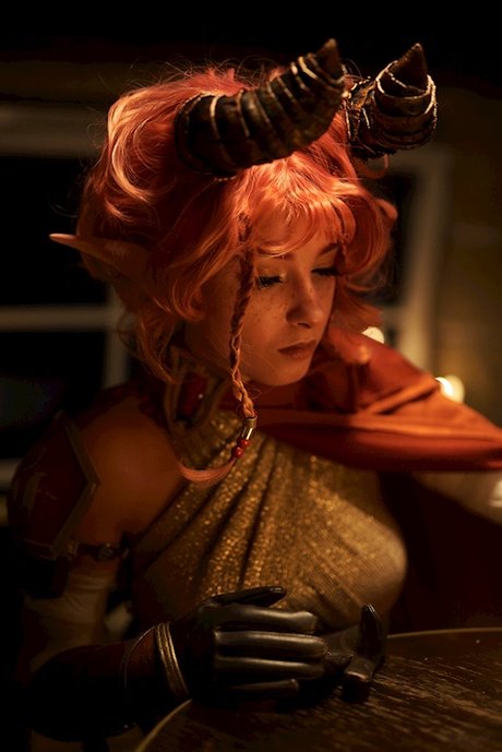 FallCosplay model pretty images