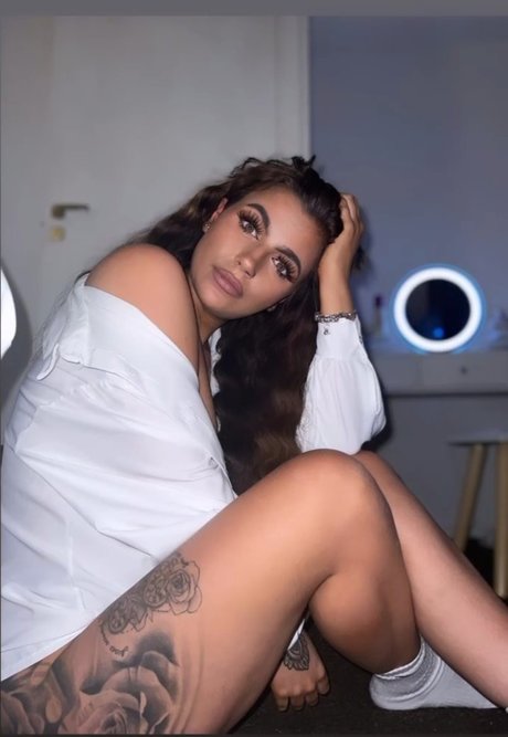 Megann22 free pornstar pics