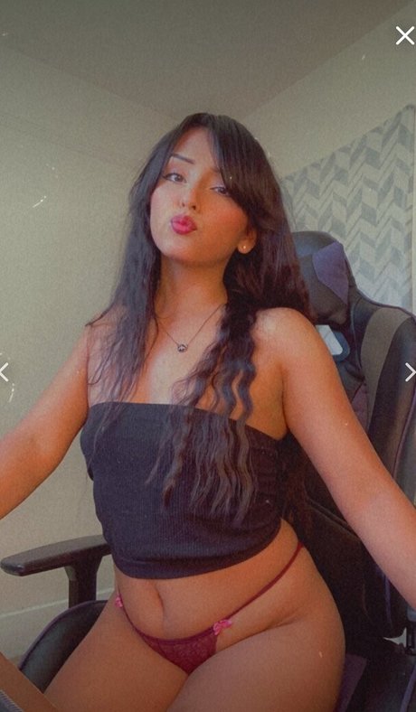 Carababexx sexy pornstar image