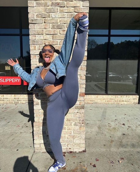 KKVSH adult model gallery