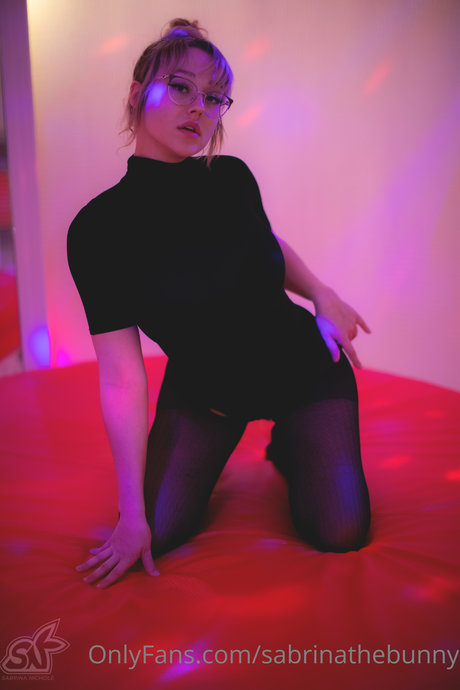 Sabrina Nichole nude model galleries