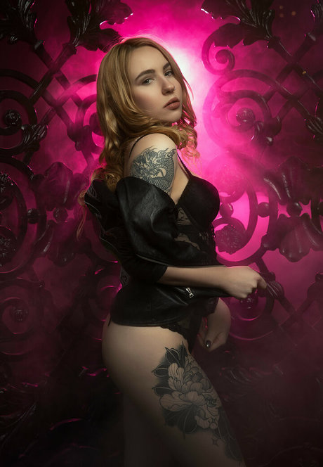 Bella Mur pornstar adult gallery