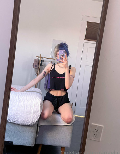 Anaelic naked pornstar pic