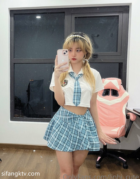 Linhi cute model naked img