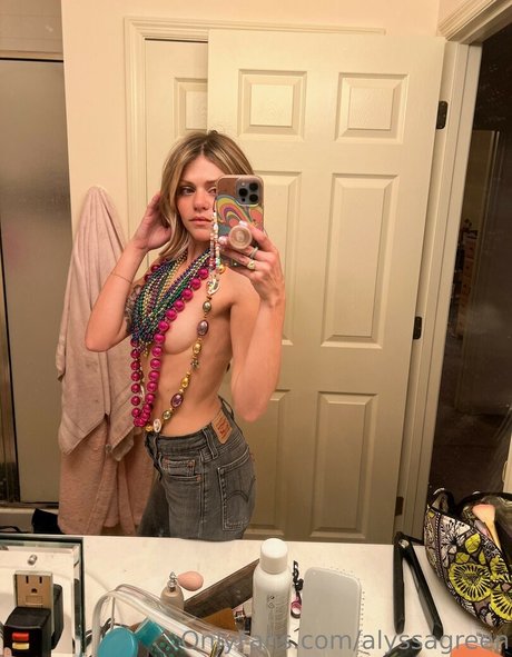 Alyssa Green model beautiful pic