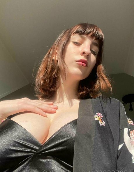 yuki tsuki erotic model image