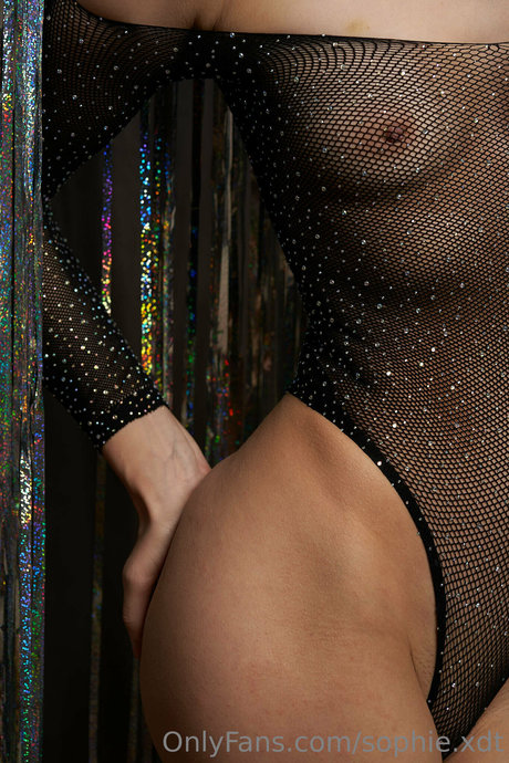 sophie xdt naked model picture