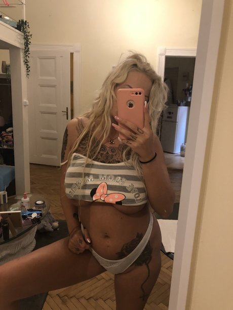 pekarvivi pornstar nude images