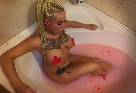 pekarvivi sexy pornstar photo