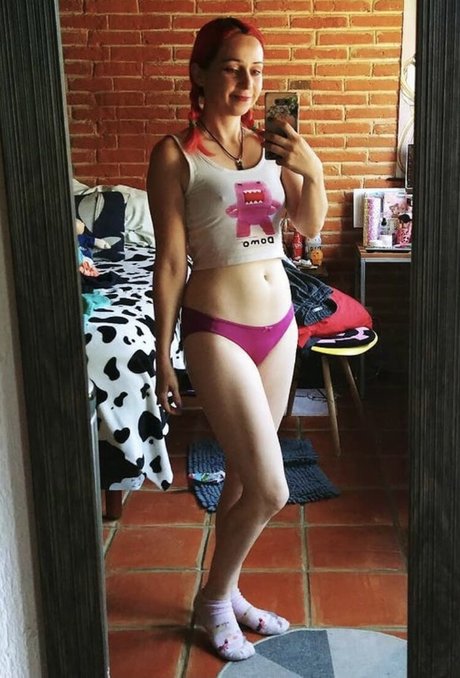 Litzia Moon nude pornstar picture