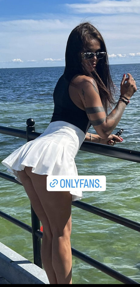 Zusje erotic actress photos