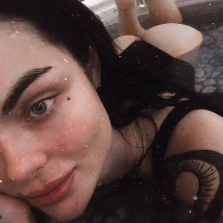 Zusje nudes star pictures