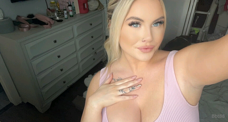 Bailey Saint naked actress picture