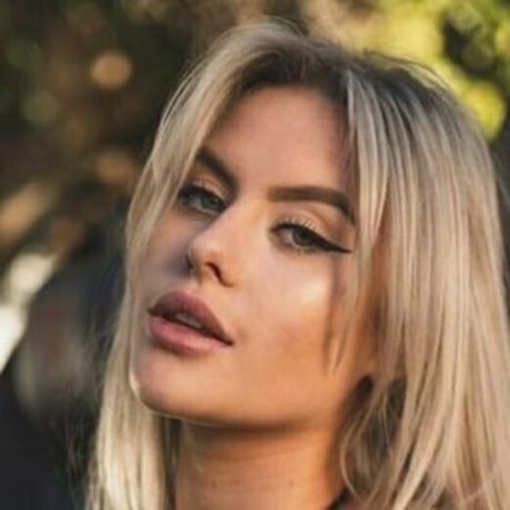 chlo bear hot model archive