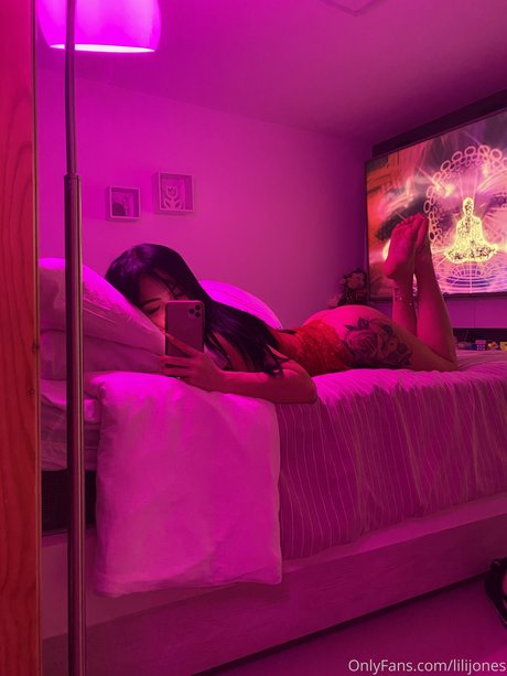 Lili Jones hot actress photo